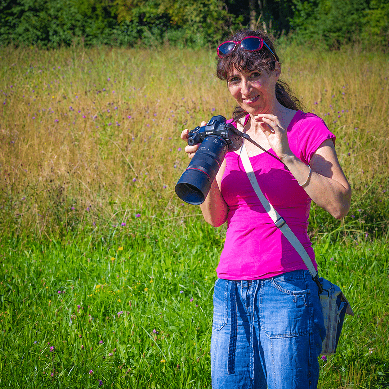 Irène Straub mit Fotoapparat